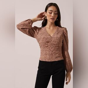 ASTR‎ THE LABEL Cinched Front Long Sleeve Top in Clay Animal